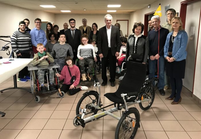 Le KIWANIS Club-Chambéry/Aix Les Bains remet un trike à Accueil Savoie Handicap