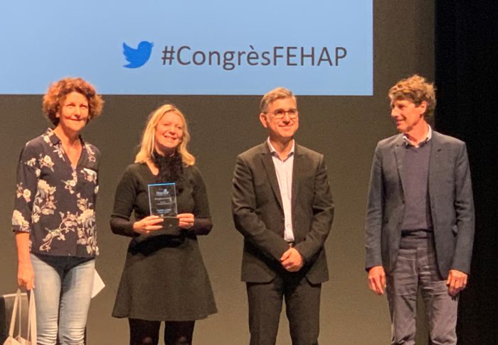 Philippe Denormandie remet le trophée de l’innovation de la FEHAP à ASH !