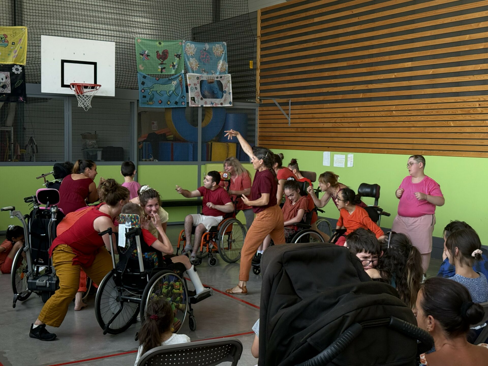 « Je suis là. Et je danse » : Entre exploration artistique et découverte de soi !